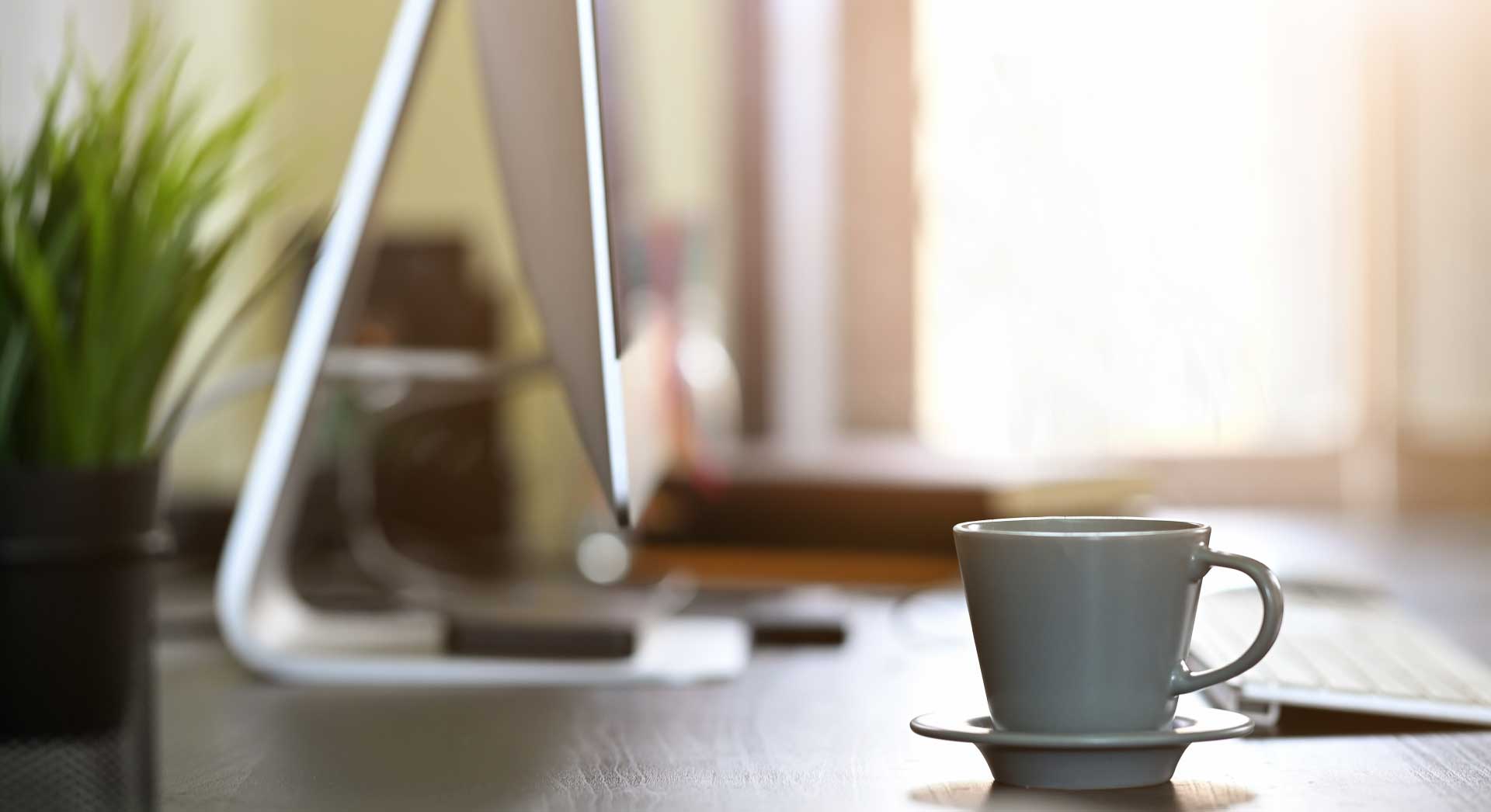 coffee-mug-on-desk